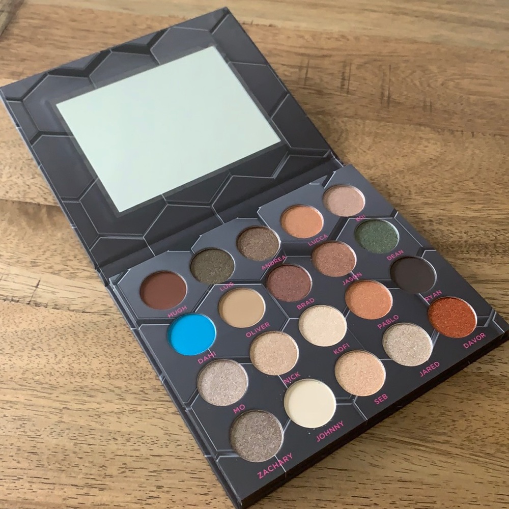 BEEBEAUTY LONDON
Barbarella Eyeshadow Palette